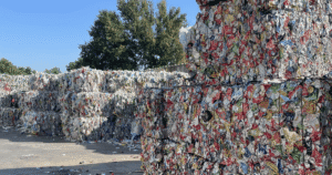 Que deviennent vos déchets après la collecte ? 2 emballages triés par matière avant recyclage